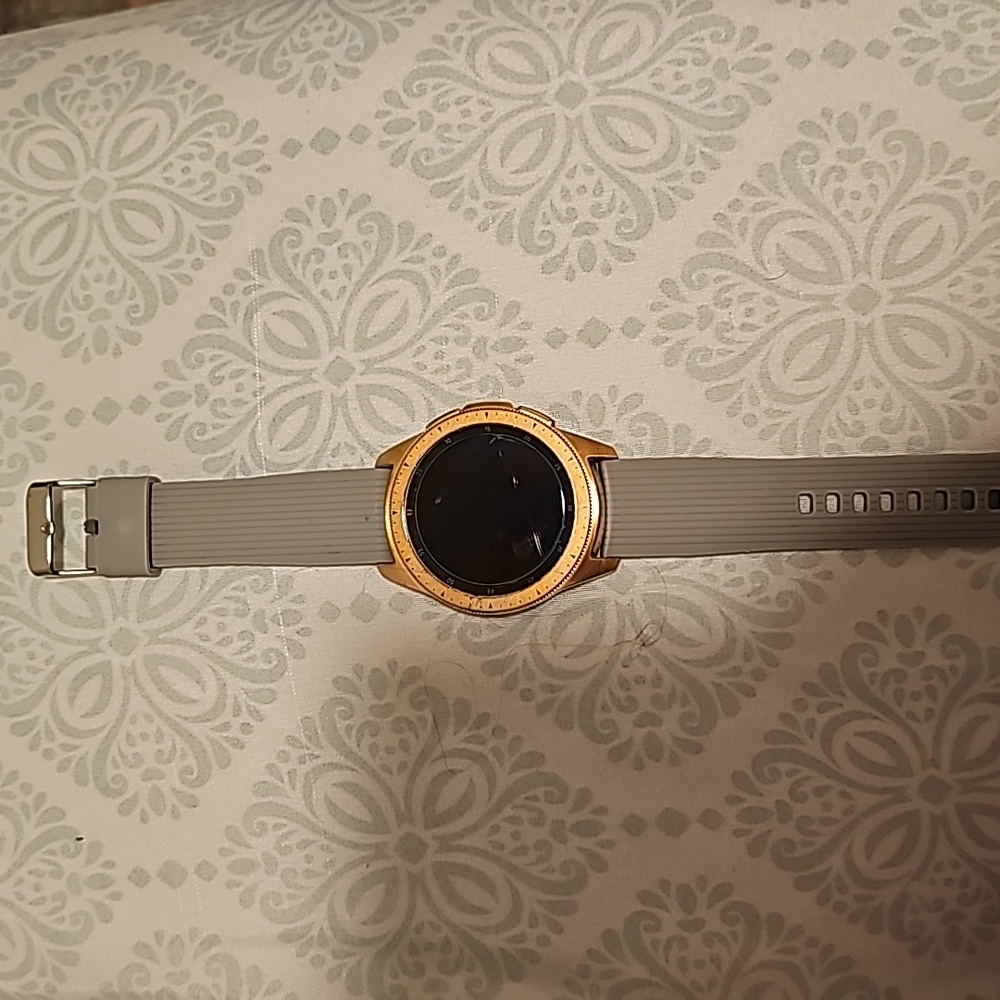 Samsung Galaxy Watch Gen 2, Rose Gold with charger